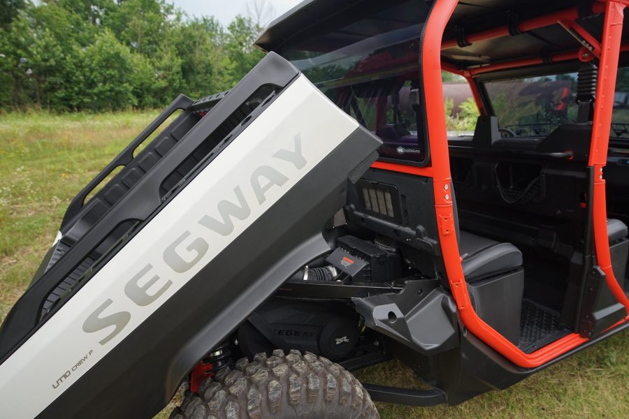 2024 Segway UT10 Crew Power Actuating Bed - Image 8